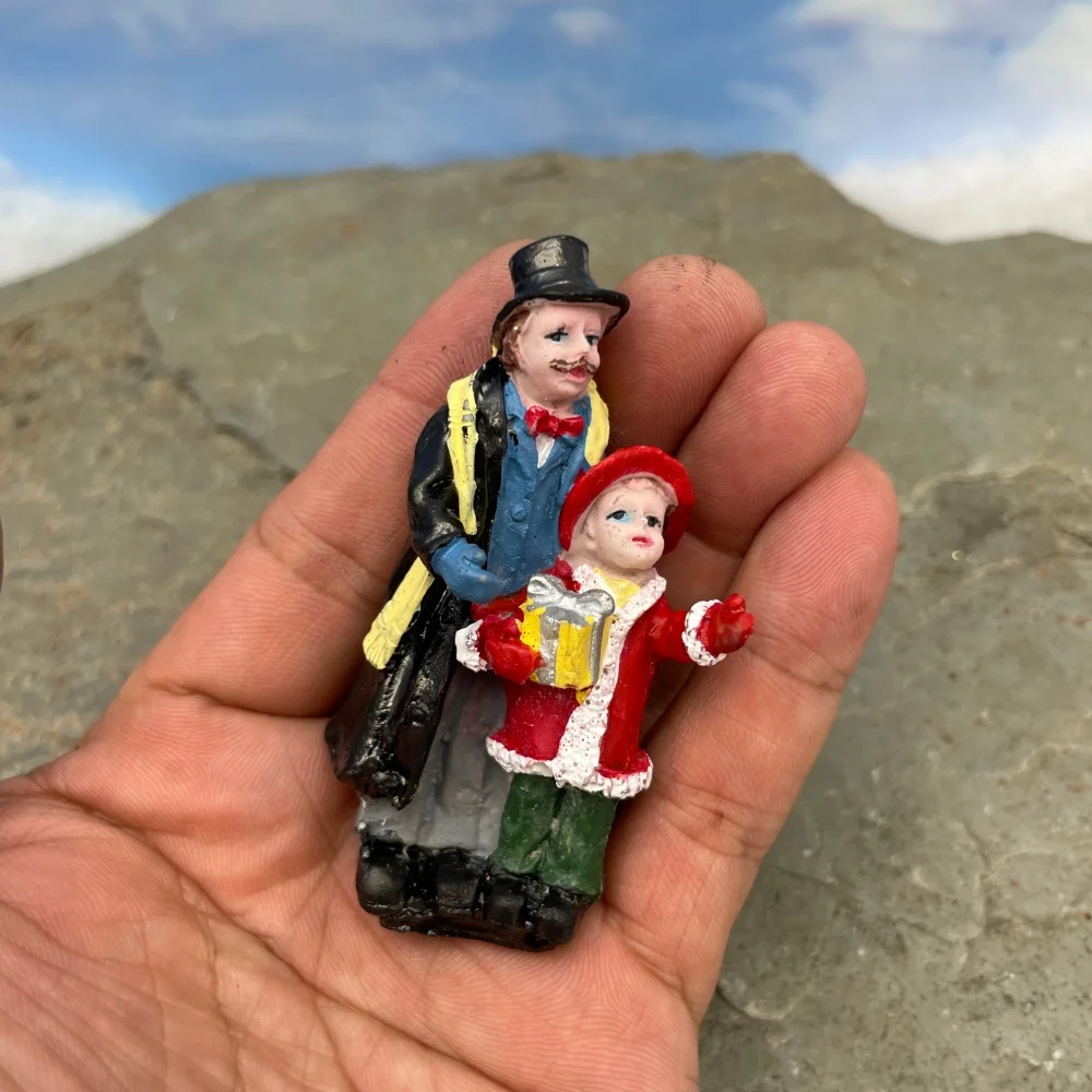Christmas Village Mini Resin Figurines Vintage People Figure Xmas Holiday Micro Landscape Desktop Decor