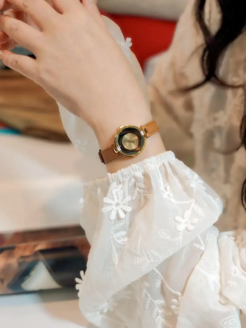 

New Minimalist Mirror-Finish Women'S Watch, Korean Style, Leather, Vintage High-End Women'S Watch, High-Quality Wristwatch.