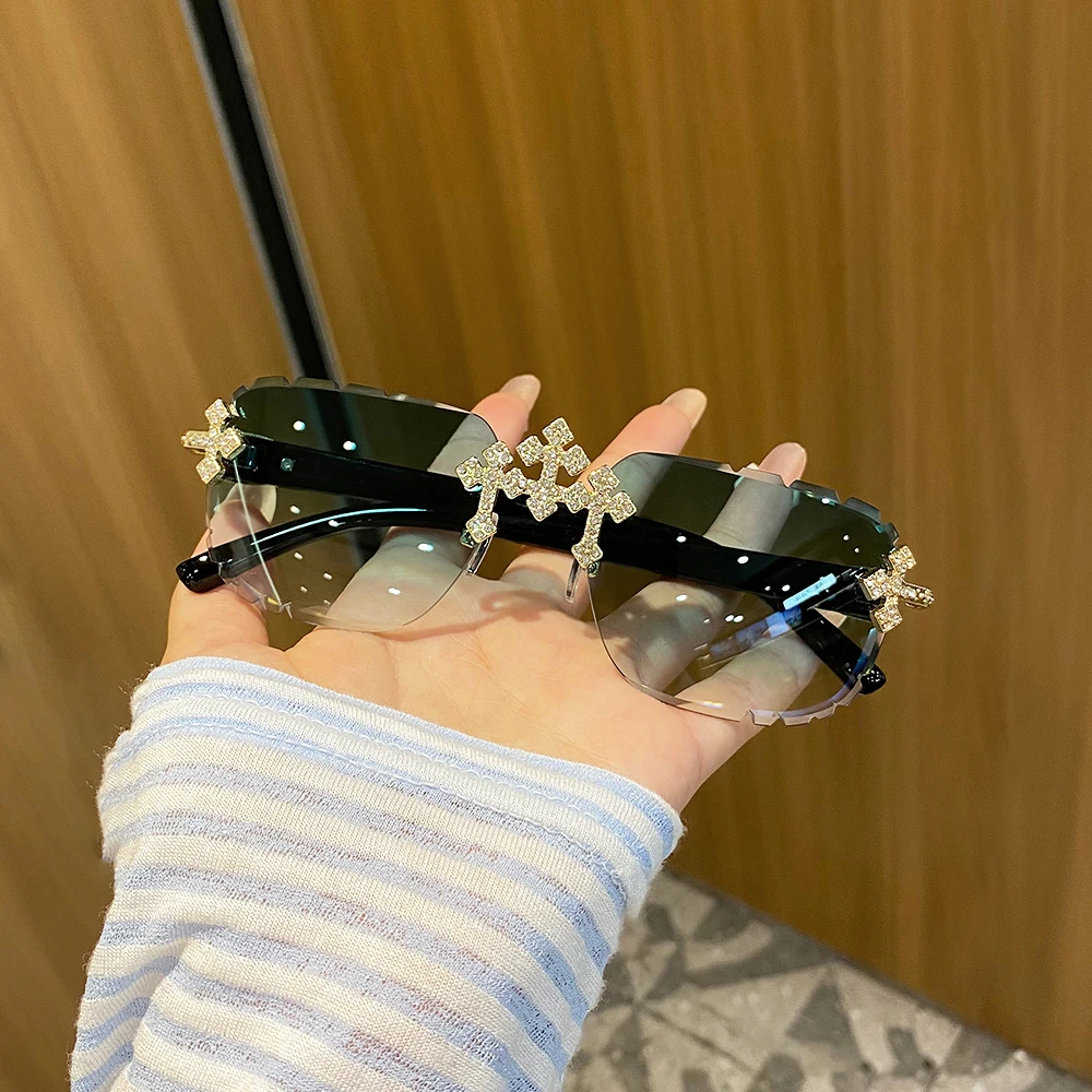 Frameless Edge-Cut Cross Diamond Sunglasses, Trendy Gradient Colorful Lace Rimless Shades, UV400 Anti-Ultraviolet, European and American Luxury Water Crystal Decorated Vacation Street Style Eyewear