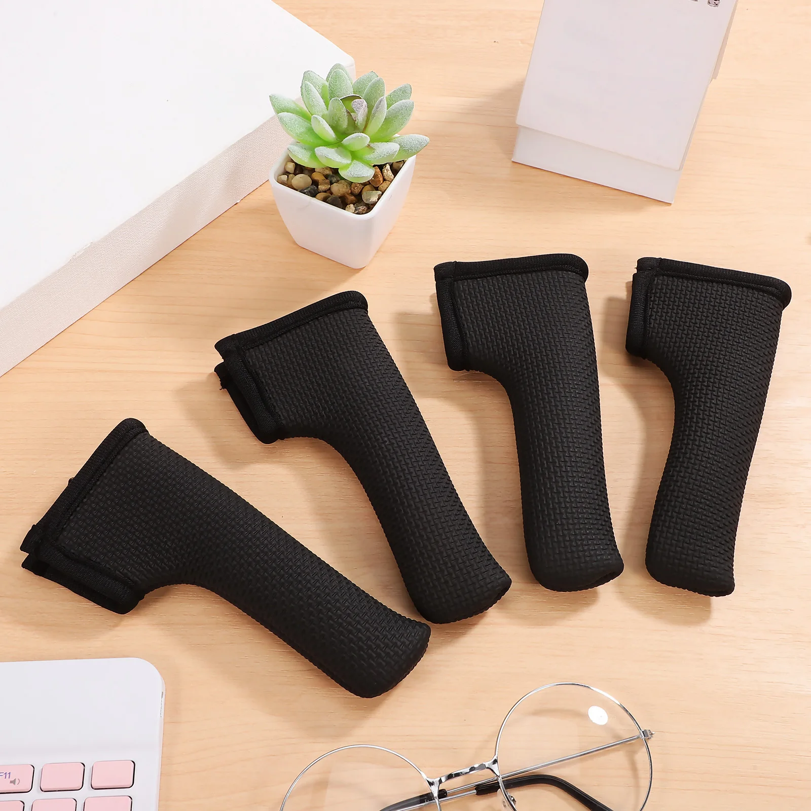 

4Pcs Door Handle Cover Protector Gloves Anti Slip Heat Cold Resistant Door Knob Protective Cover for Home Cabinet