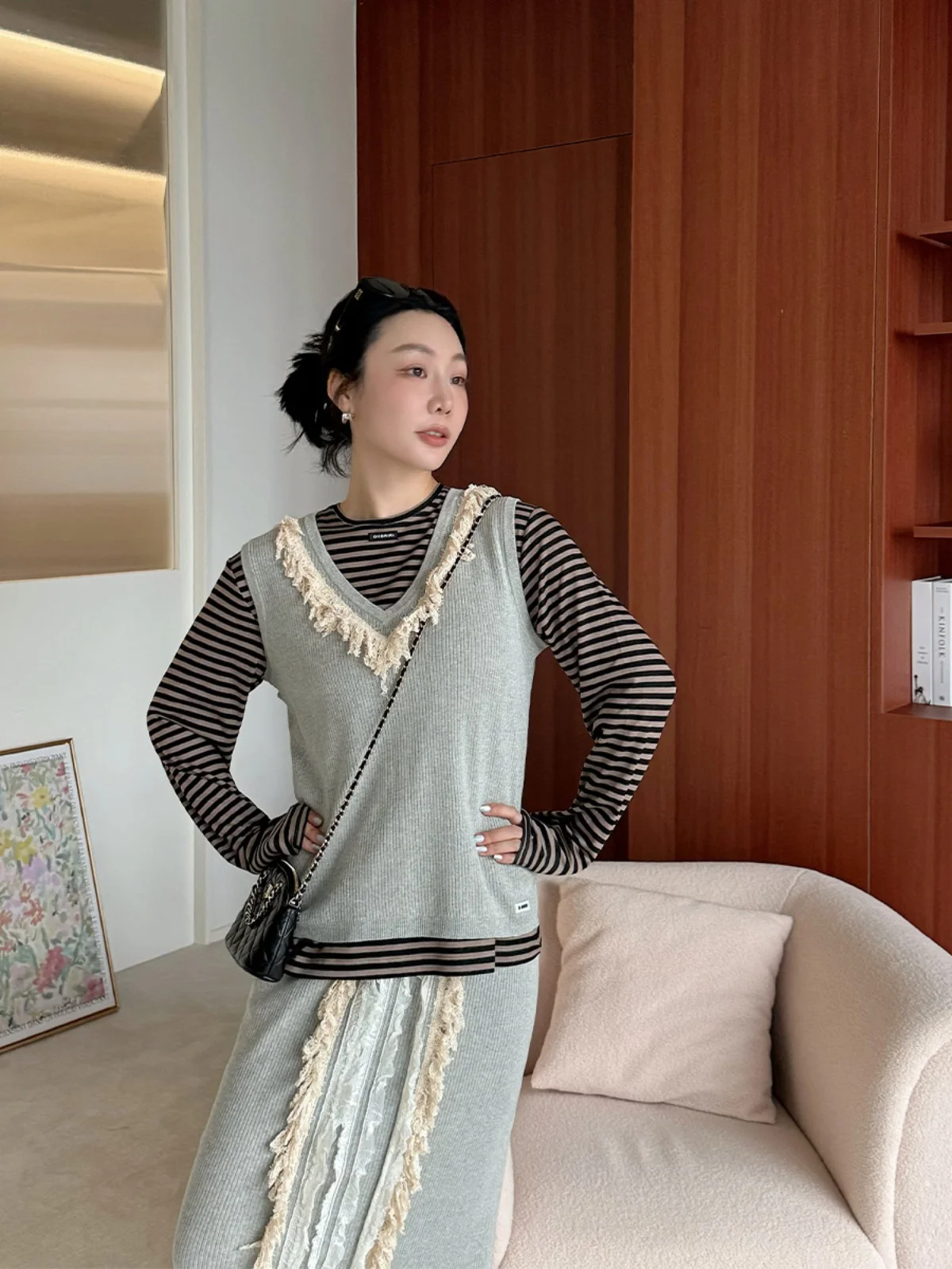 

Linen Weave Svel Vest DEARSOCUTE Handpied Boutique Women's Faion Outerwear Regular Length