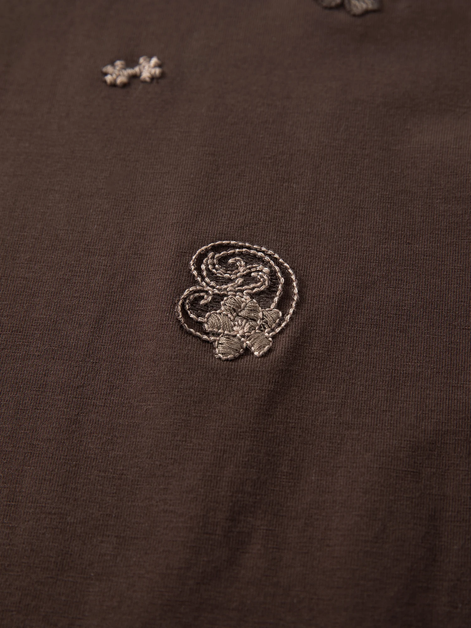 DUSHU Damen-T-Shirt mit Rundhalsausschnitt, kurzärmelig, Blumenstickerei, Taille, schmale Passform, lässig, Pflanzenmuster, Kaffeebraun, Baumwolle, Alltagstops – Detail 12