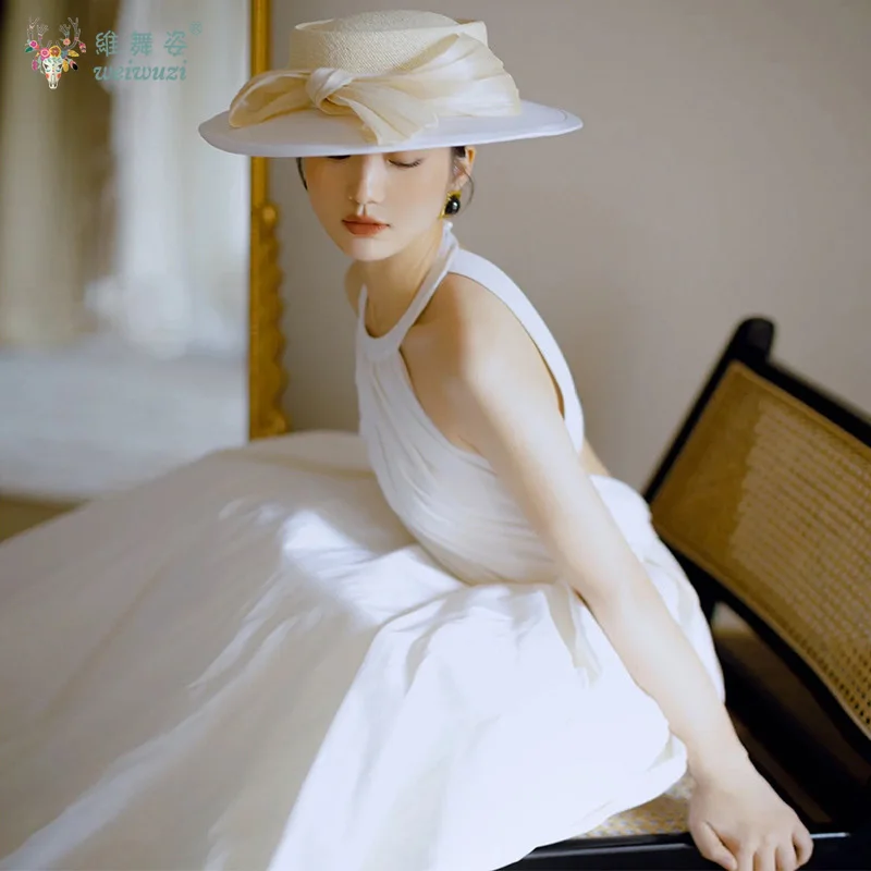 Französischer Stil, Satin, schlicht, A-Linie, kleines Schlepp-Brauthochzeitskleid, Temperament, rückenfrei, Outdoor, Hochzeit, Fotoshooting, Kleidung