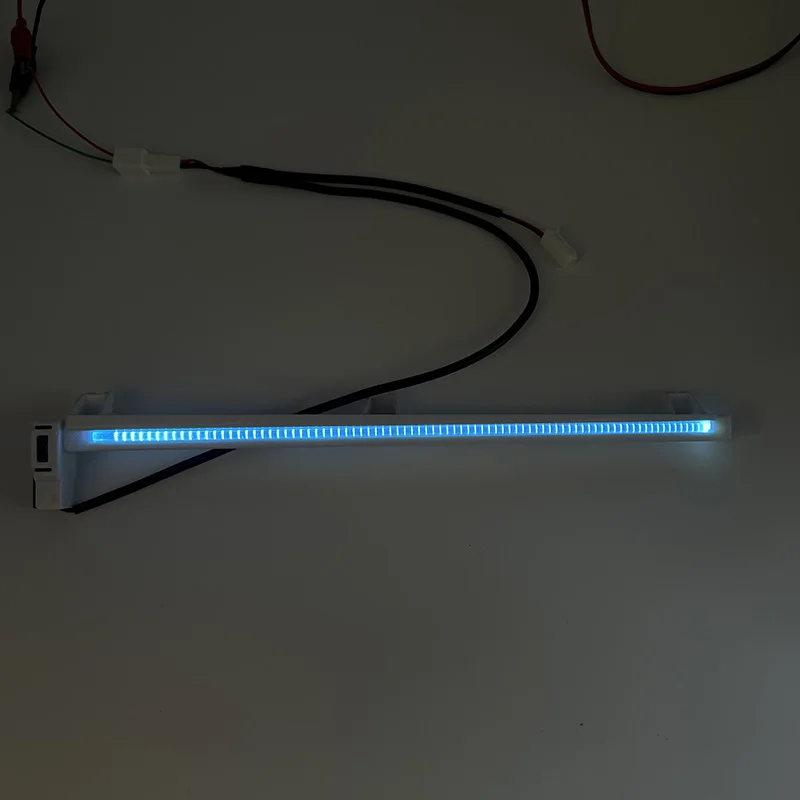 Barra de luz atmosfera interior do carro console central lâmpada decorativa led gelo azul adequado para toyota camry xv70 2018-2023