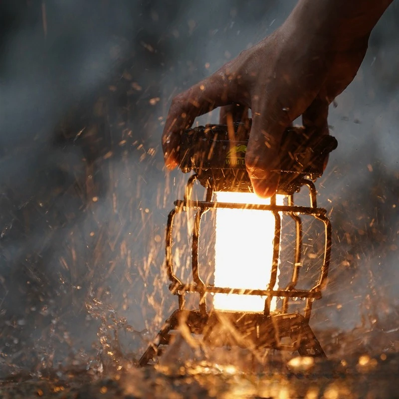 Portable hanging charging light