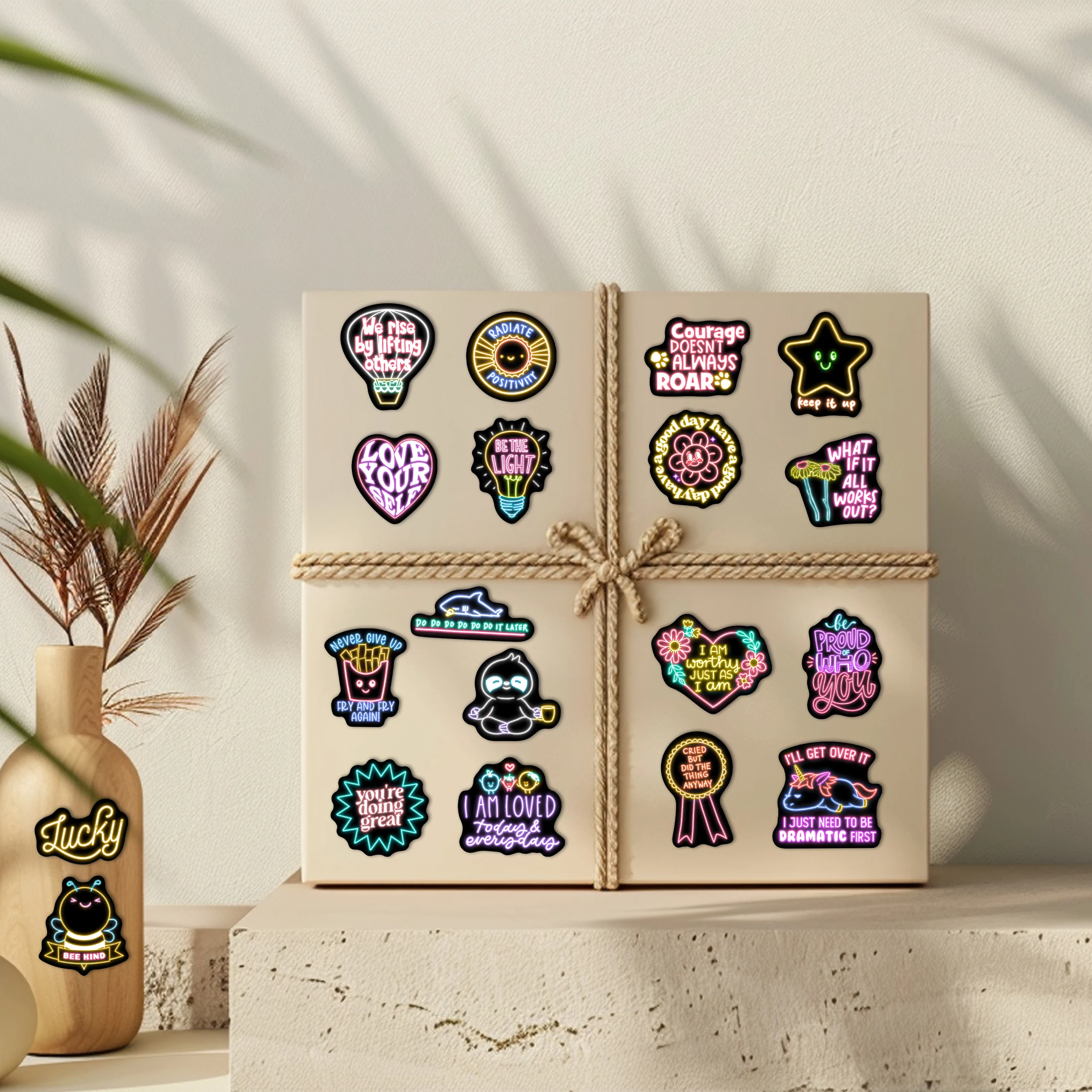 50 pçs neon sorte padrão brilho no escuro adesivos decalques de vinil à prova dwaterproof água computador caso do telefone decoração para crianças presentes diy