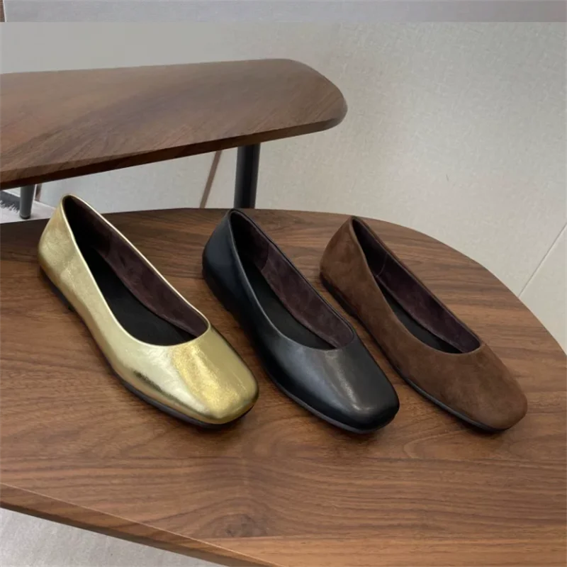 Nuevas bailarinas de piel de becerro suave con forro de cuero. Suela de goma, forma de zapato con punta cuadrada, líneas elegantes y sencillas, cómodas.