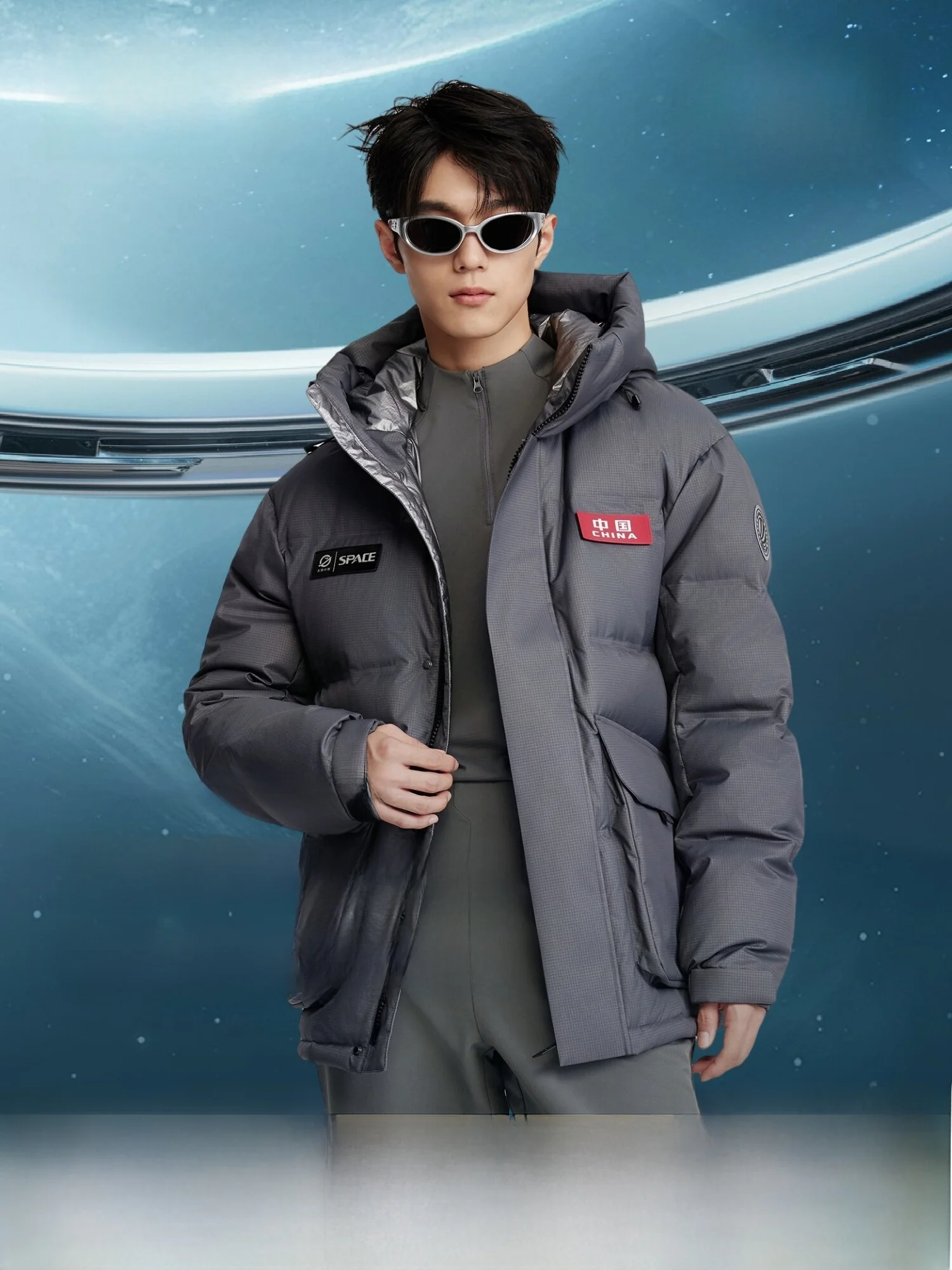 

Новая модель пуховика Bosideng: укороченная, теплая, универсальная куртка с капюшоном для мужчин и женщин в городском повседневном современном стиле