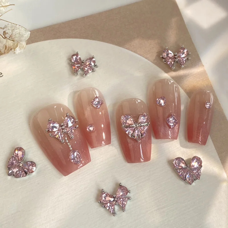 TSZS 3D Luxury Heart Butterfly Zircone Nail Art Charms Shiny Pink Clear Zircone Cuore Nail Charms Decorazione delle unghie