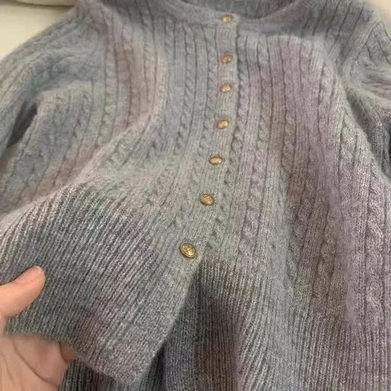 سترة نسائية من الكشمير بنسبة 100%، سترة ملفوفة، سترة كسولة بأزرار ذهبية صغيرة من الكشمير