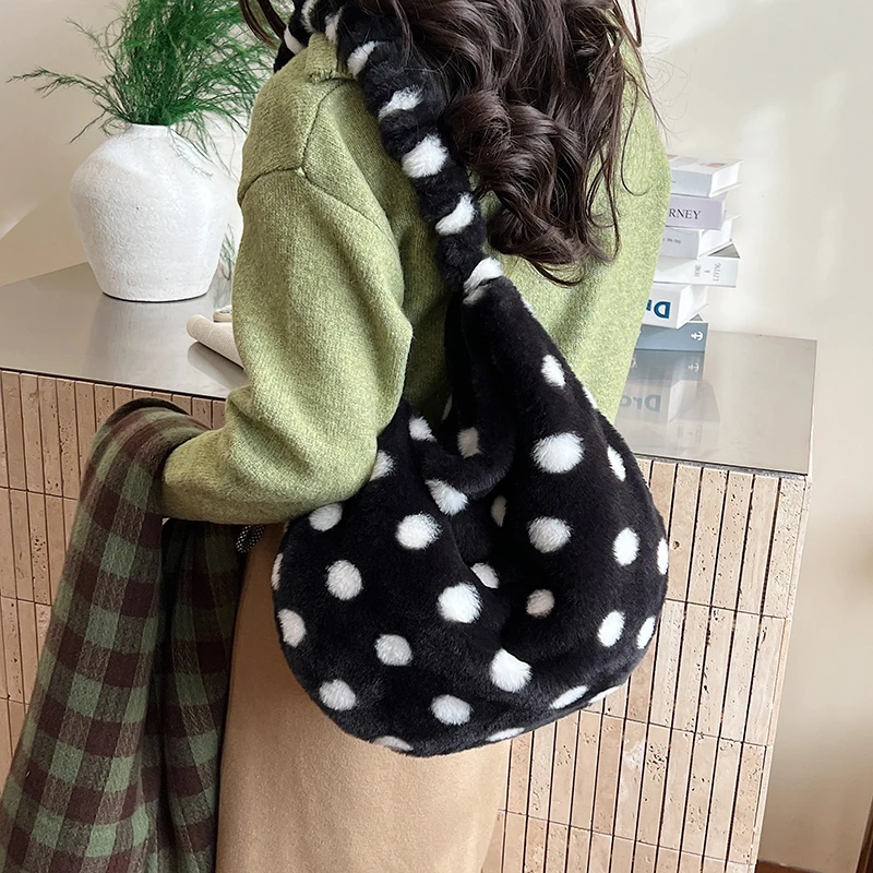

Korean Fashion Faux Fur Crossbody Bags for Women Trendy Large Capacity Sweet Polka Dot Versatile Tote Bag Fashionable Versatile