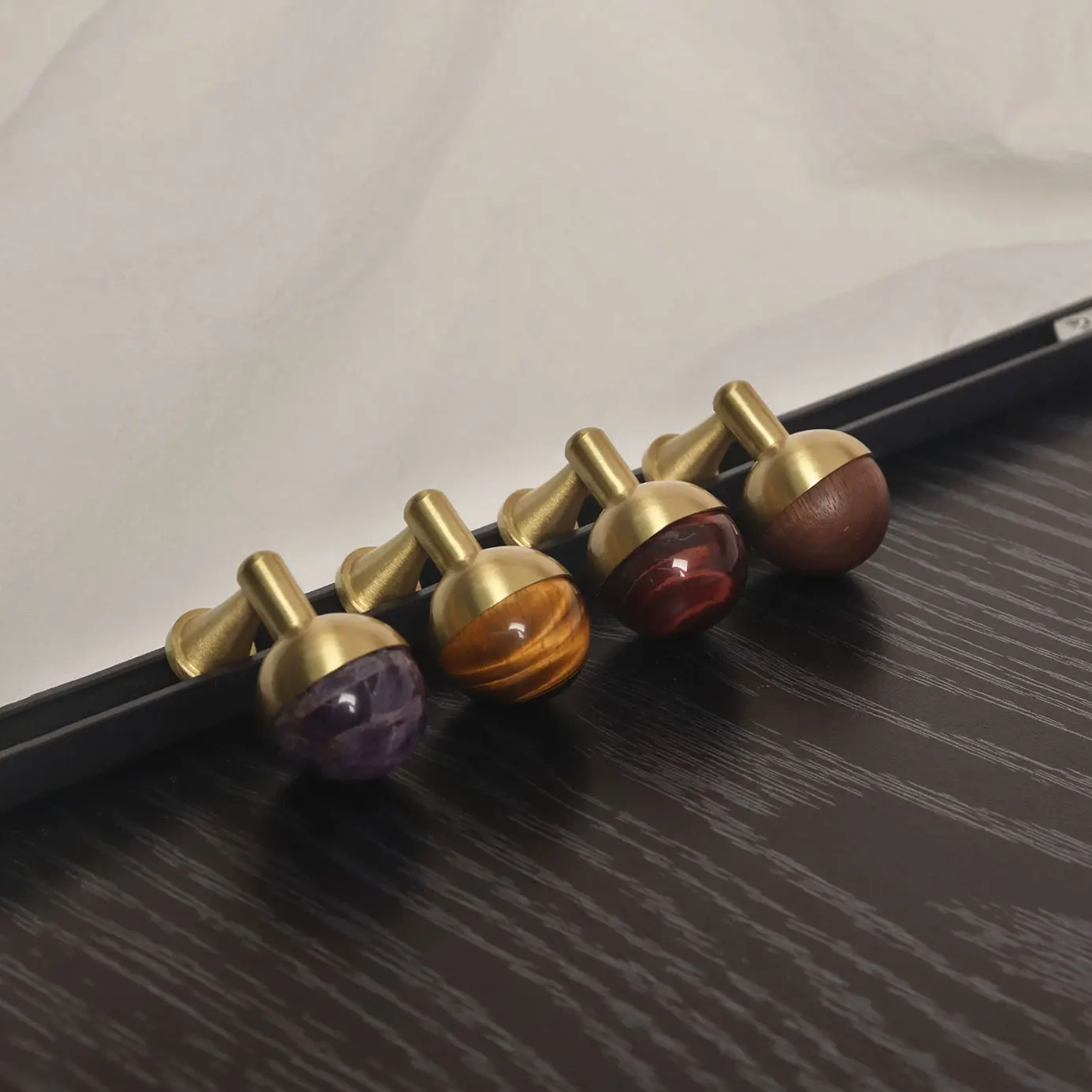 Natural Crystal Round Ball Cabinet Door Knobs Light Luxury Wardrobe Pulls Brass Creative Kitchen Cupboard Handles White Stone