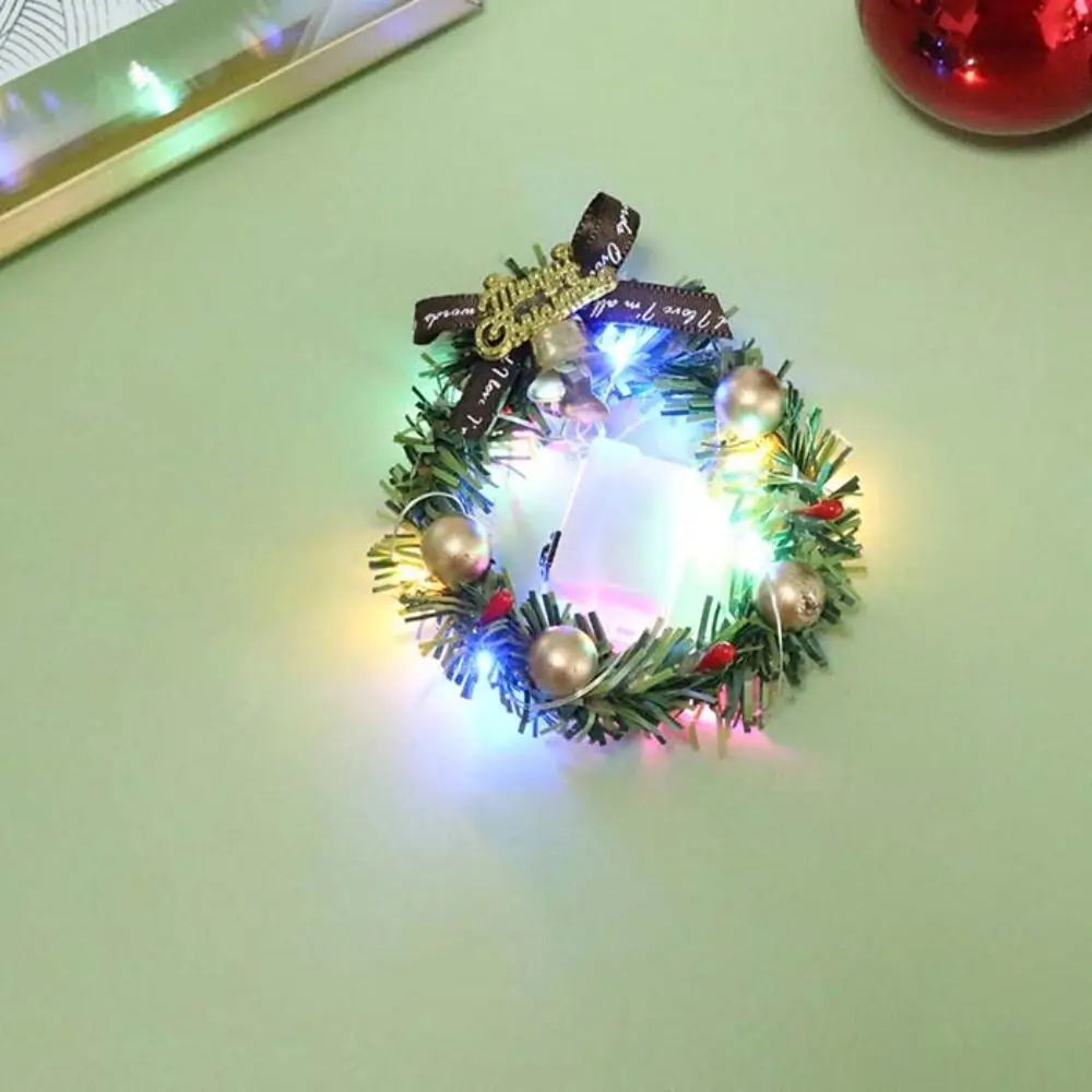 Guirnalda navideña en miniatura para casa de muñecas con luz luminosa, simulación de corona navideña, adornos de árbol de Navidad de vid Artificial