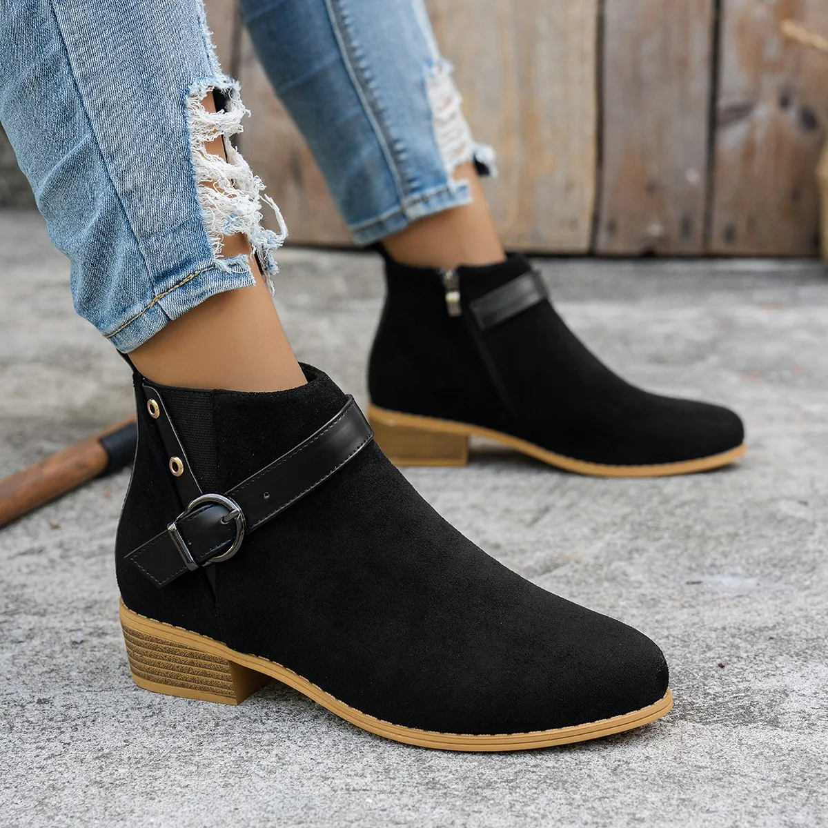 

New Boots Leather Women Retro Short Boots for Women Autumn and Winter Large Size Medium Heel Thick Heel Ankle Boots 2025