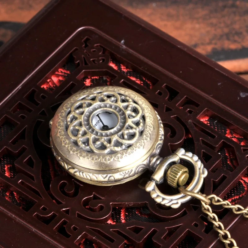 

Hollow Out Flowers Vintage Quartz Pocket Watch Women Girls Sweater Chain Pendant Necklace Man Pocket Watch Retroid Pocket