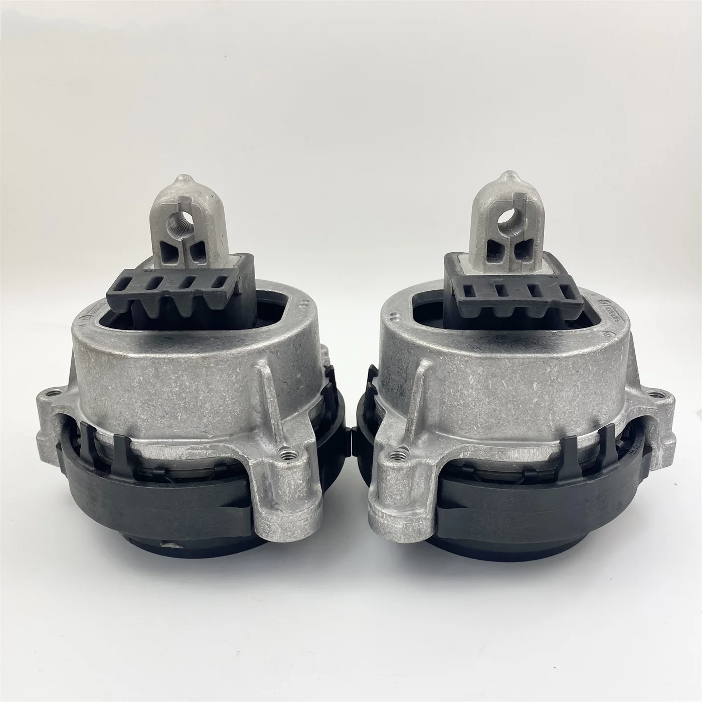 2pcs Engine Motor Mounts Left + Right OEM For BMW X3 X4 X5 G02 G05 G38 G08 22116860495 22116860496 Engine Mounting Support