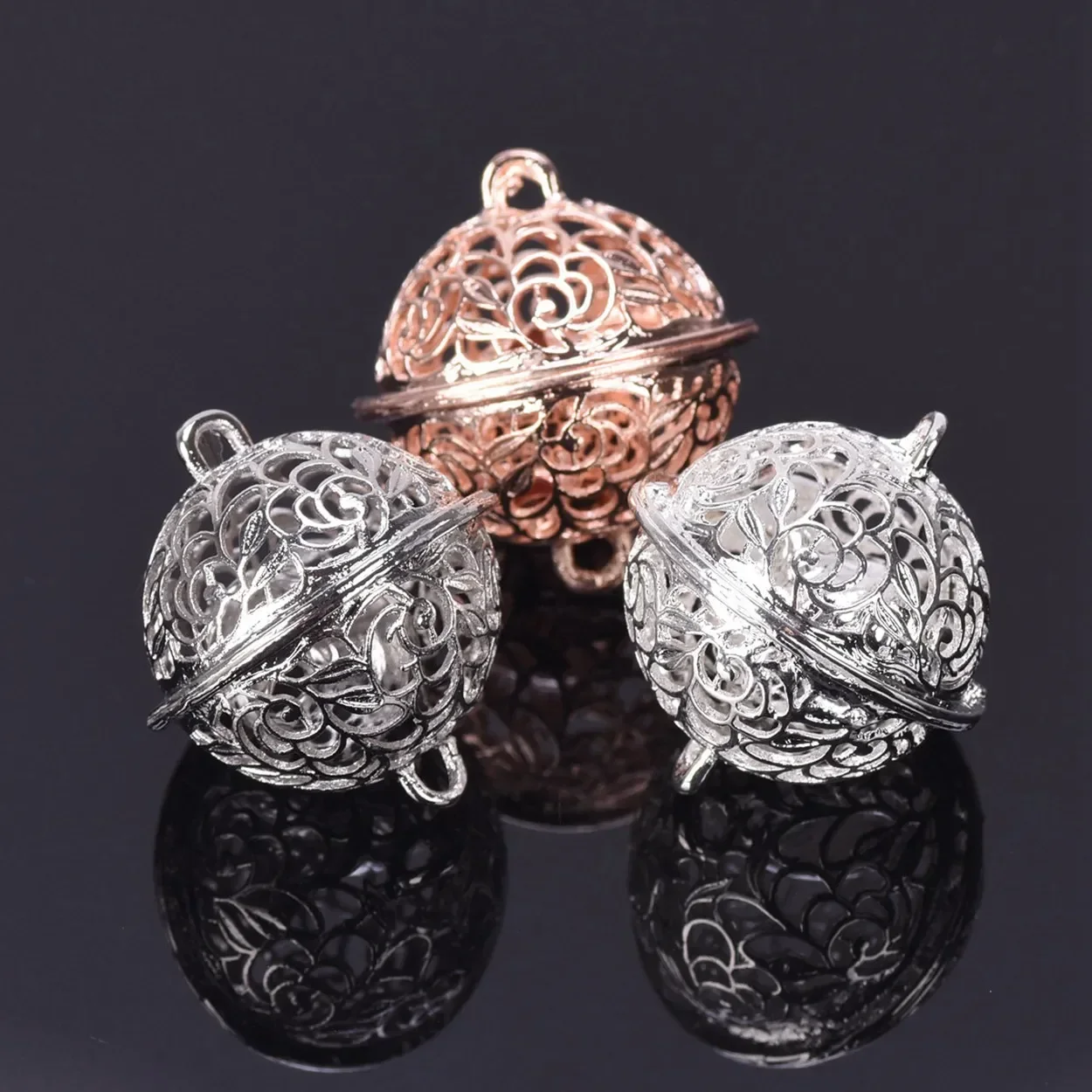 

5pcs 26x25mm Hollow Metal Bells 2 Holes Pendant Connectors Christmas Crafts Decorative DIY