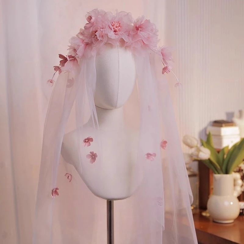 

Сладкая фата ручной работы с розовыми яркими цветами