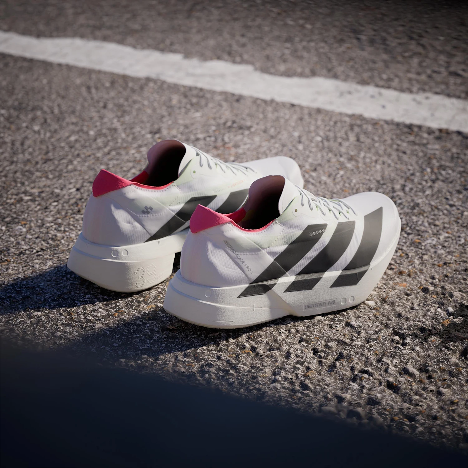 حذاء الجري Adidas الرسمي الأصلي للرجال خفيف الوزن وجيد التهوية برباط ونعل سميك JR1094