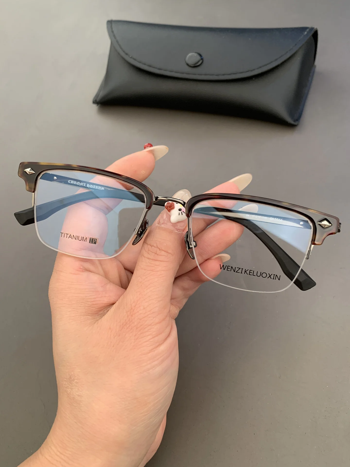 montatura-per-occhiali-ultra-leggera-semi-rimless-in-puro-titanio-uomo-donna-vintage-con-barra-superiore-nera-per-miopia-e-luce-blu