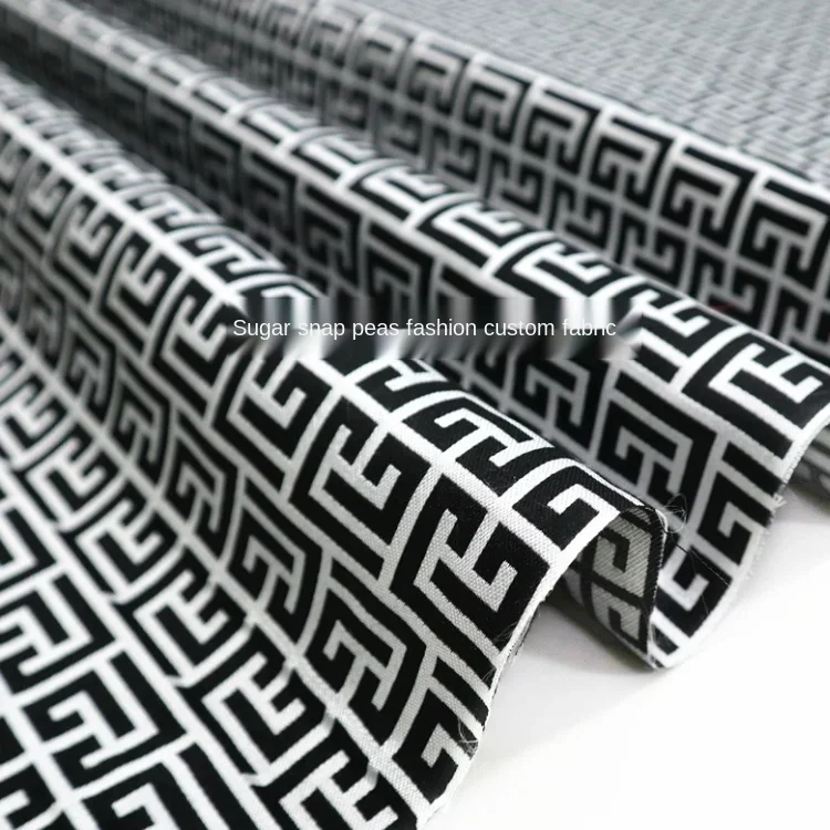 Black and white plaid three-dimensional yarn-dyed jacquard suit jacket fabric sewing fabric factory shop is not out of stock