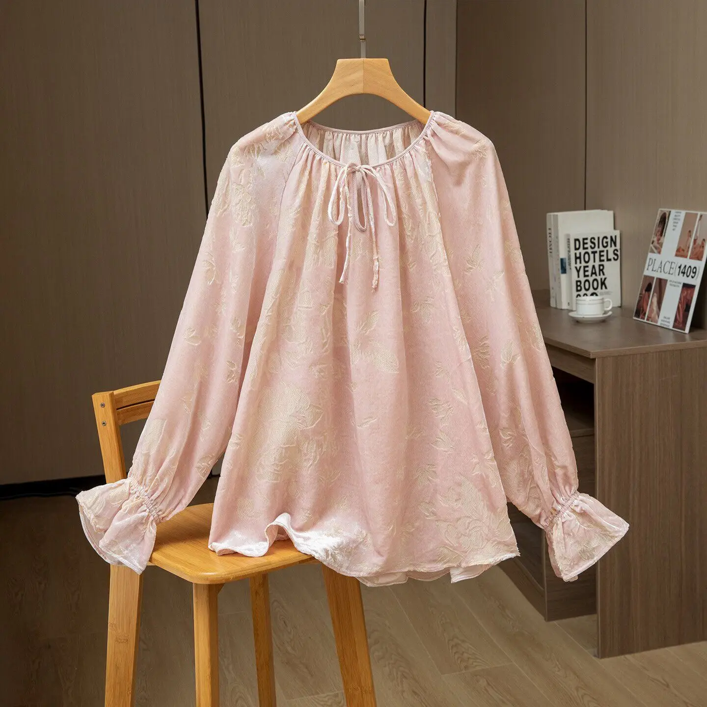 Winsleter-62.6%Silk Velvet Elegant T-Shirt, Lantern Sleeve Floral, Women Fashion Versatile Loose Top, 2026 Autumn New T64869CC