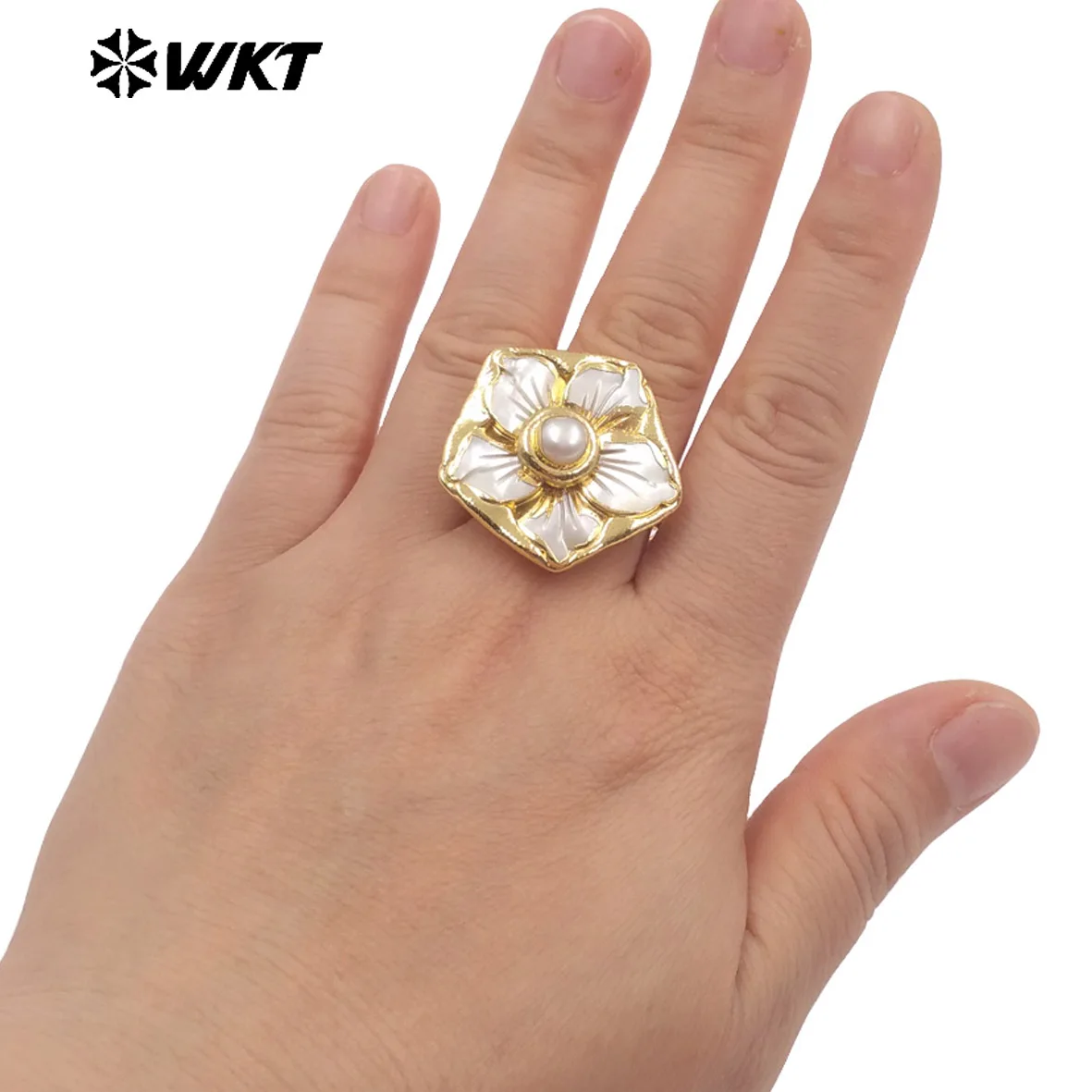 WT-MPR148 Romantic Elegant Style White&Pink Shell Pearl Paved Brass Opeaning Ring For Women Dating Fine Decorative