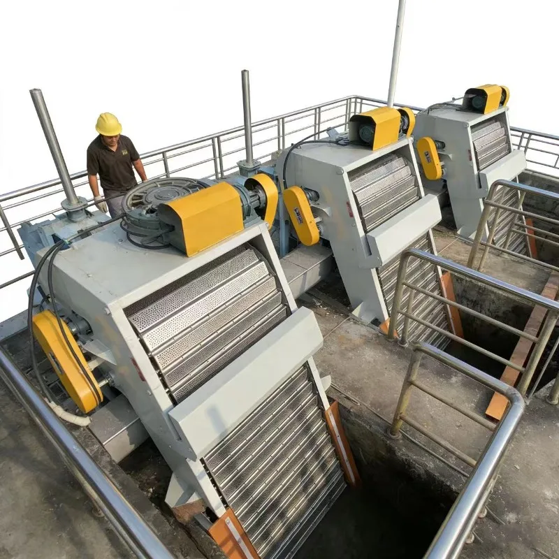 Power plant circulating water grille decontamination machine, stepped grille decontamination machine