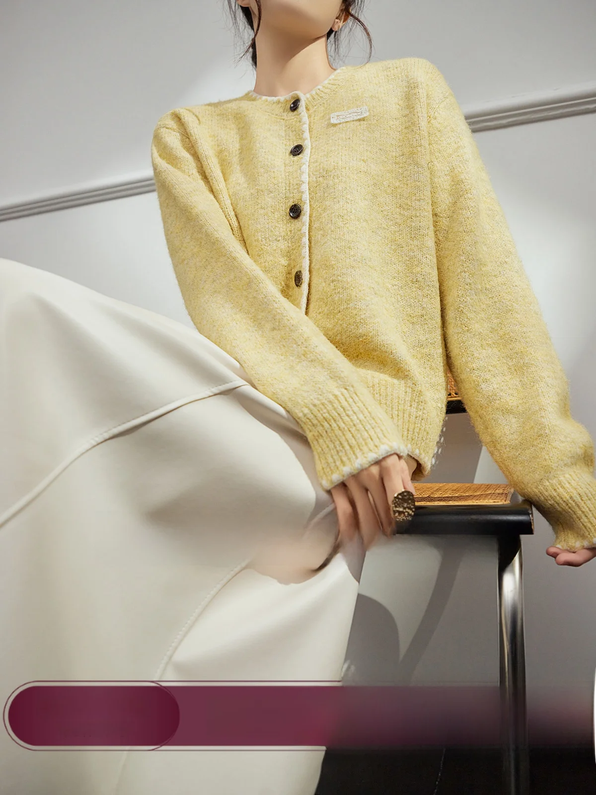 

Желтый мягкий свитер свободного кроя для женщин, осенняя новинка, повседневный стиль, с длинными рукавами, круглым вырезом, на одной пуговице