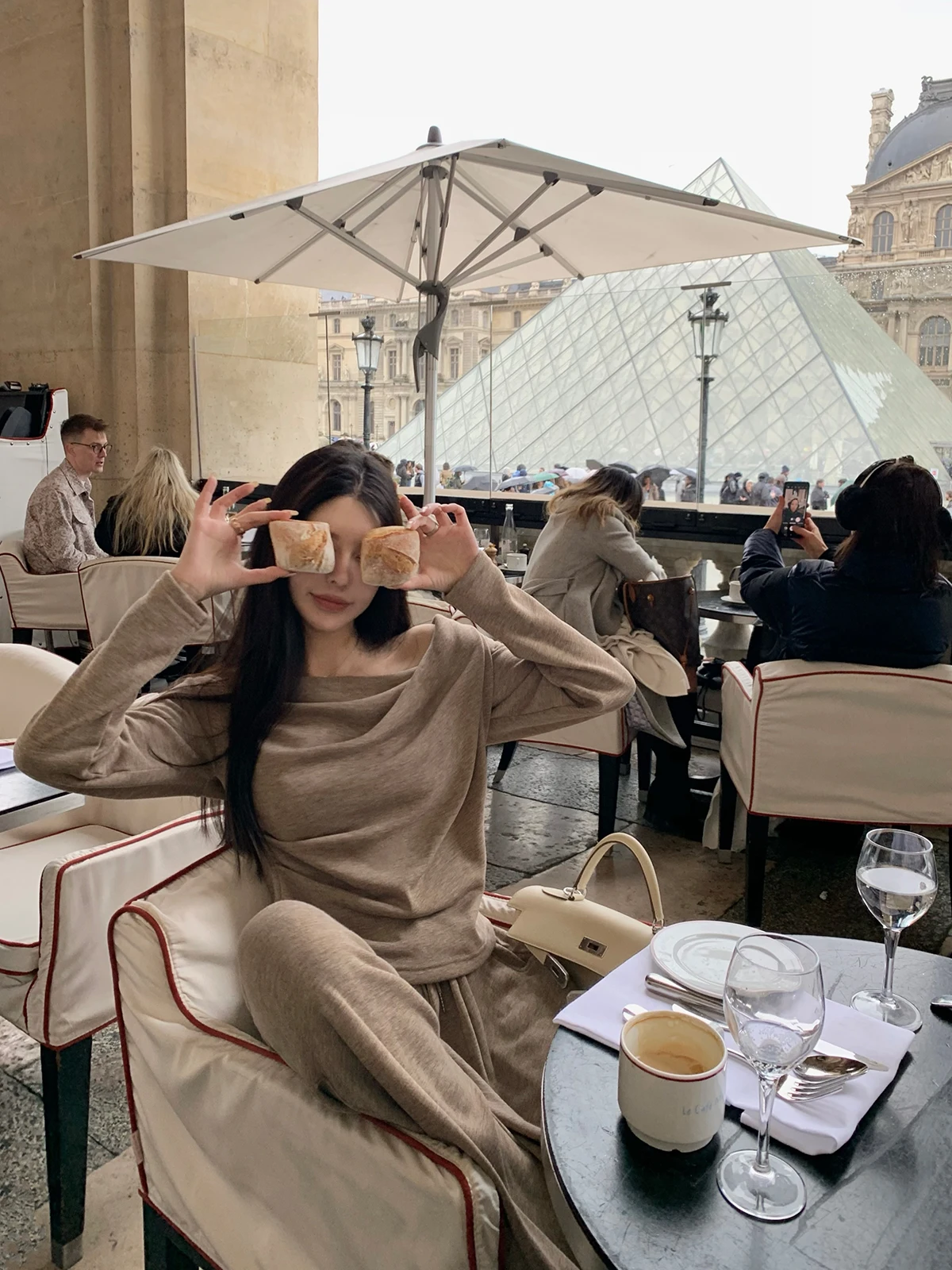 

Good Morning Fan Fan Lazy Feelings Трикотажные тонкие прямые вельветовые брюки с диагональными плечами Женский весенне-осенний комплект Faion