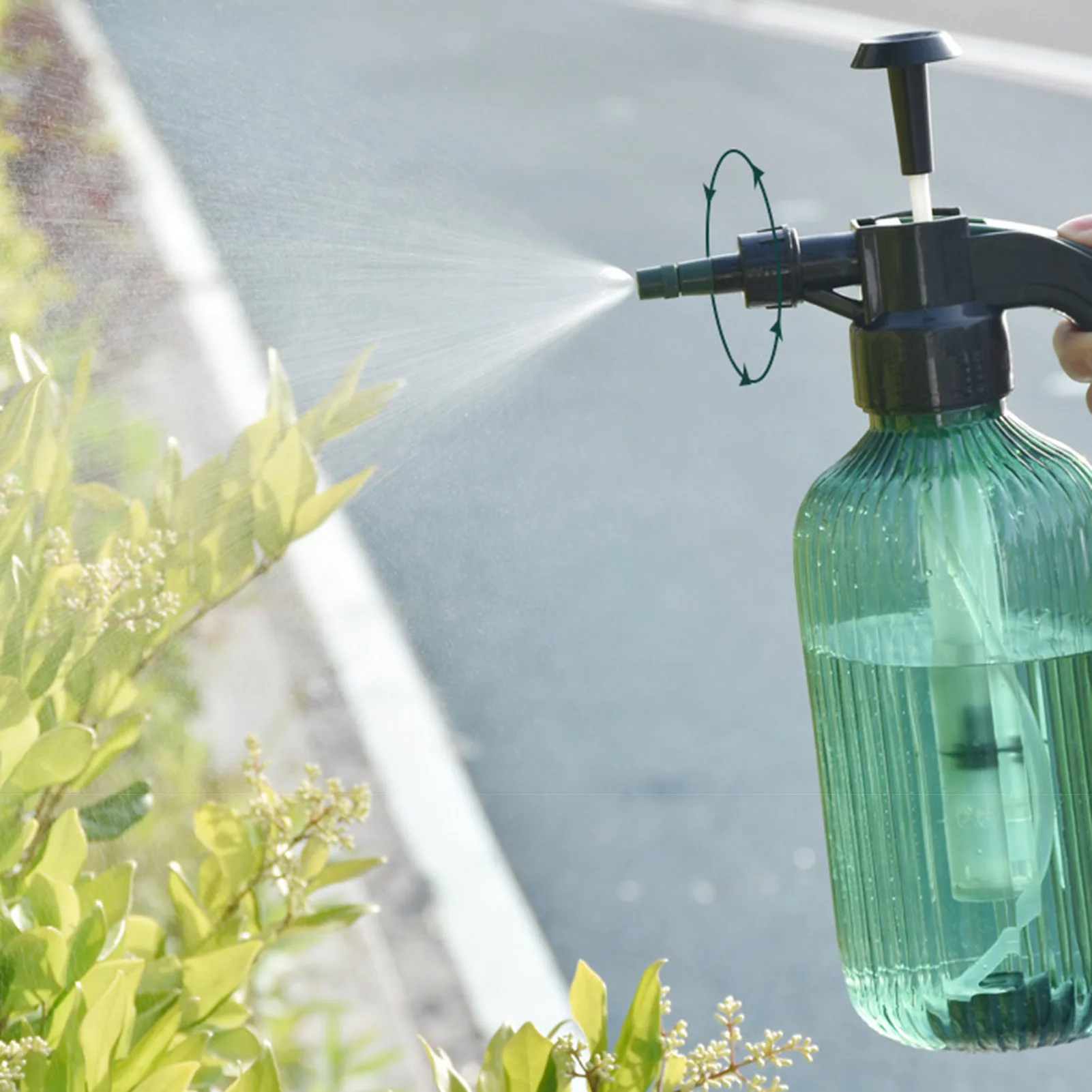 

2L Plant Mister Spray Bottle Portable Watering Can Spout Can Plastic Hand Pump Sprayer Suitable for Garden Plants Irrigation