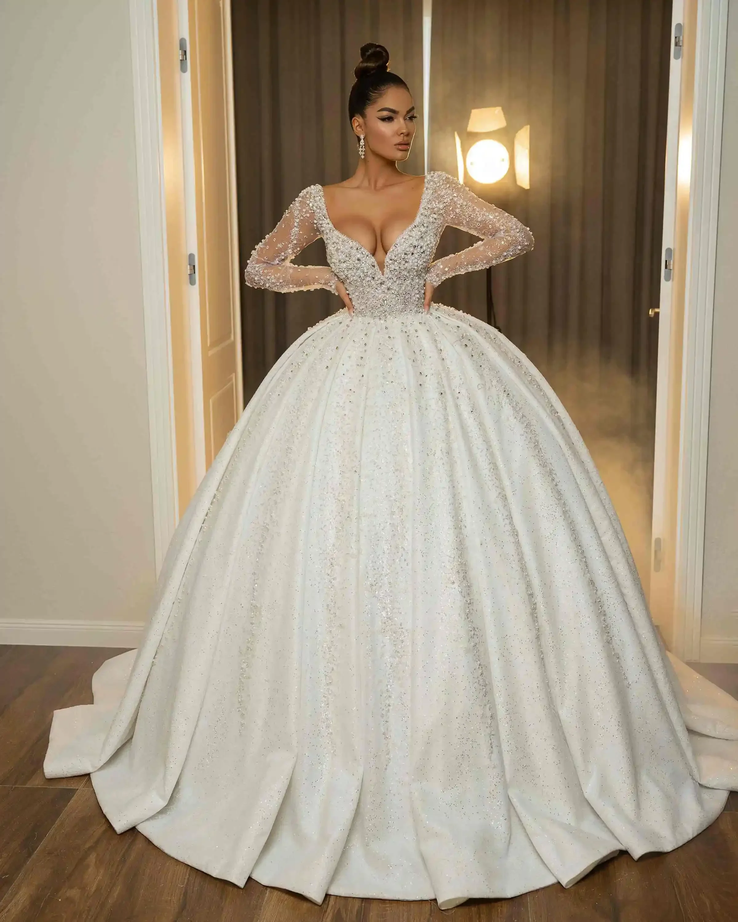 

Customized Exquisite V-neck Long Sleeves Wedding Dress With Beads Sparkly Crystal Bridal Gown Luxury Princess Dresses For Bride