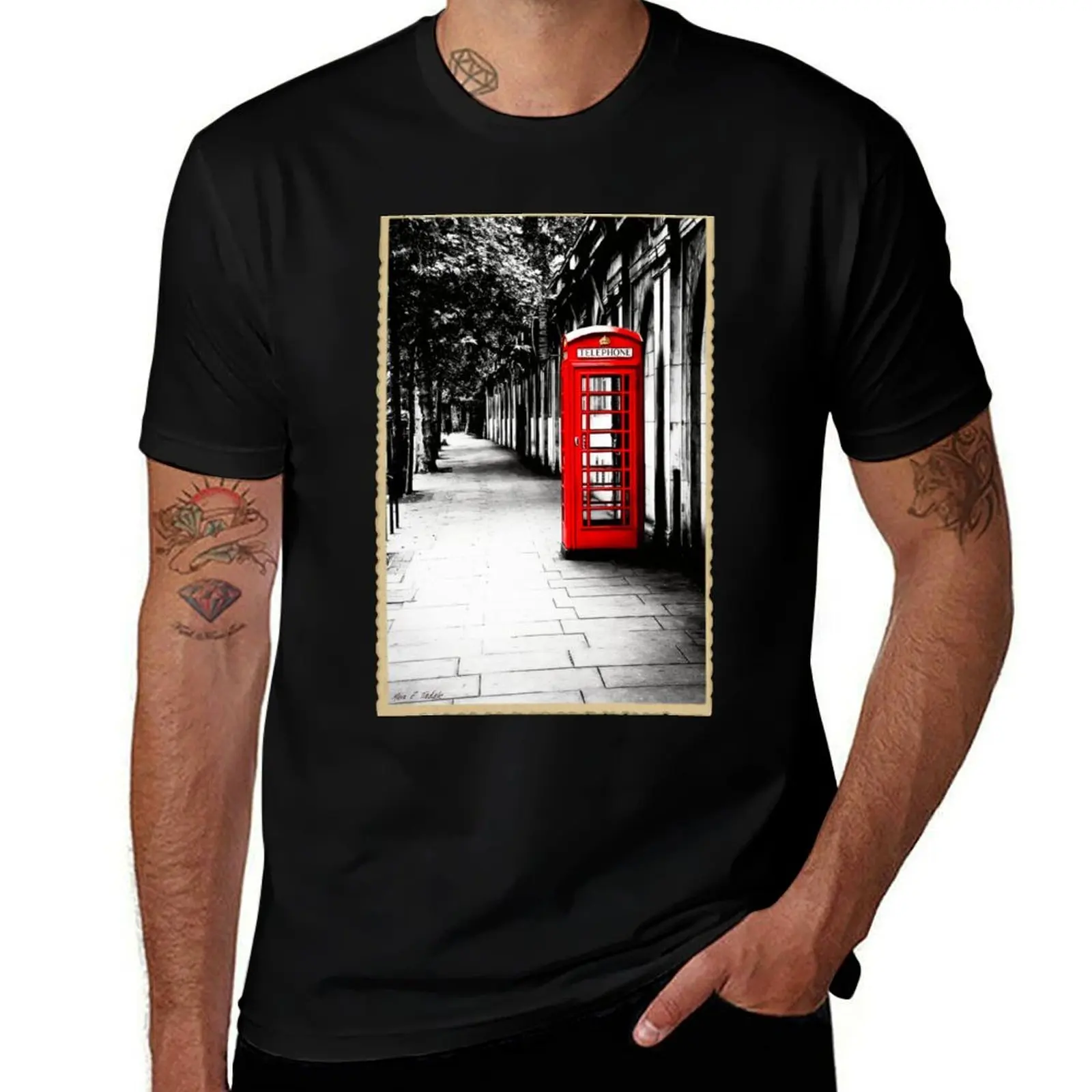 London Calling - London Red Telephone Booth - Classic British Phone Box T-Shirt Breathable Basic Cotton T-Shirt
