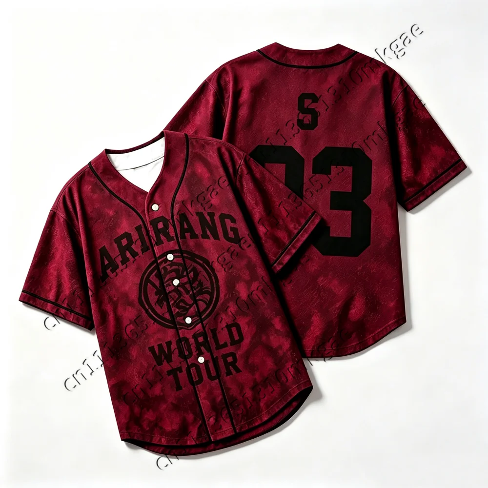 Kpop Arirang World Tour 95 Baseball-Trikot für Herren und Damen, Burgunderrot, Batik-Optik, Knopfleiste, Kurzarm, Locker Geschnitten, Konzert-Fanartikel, Kinder-Freizeitoberteil – Detail 5