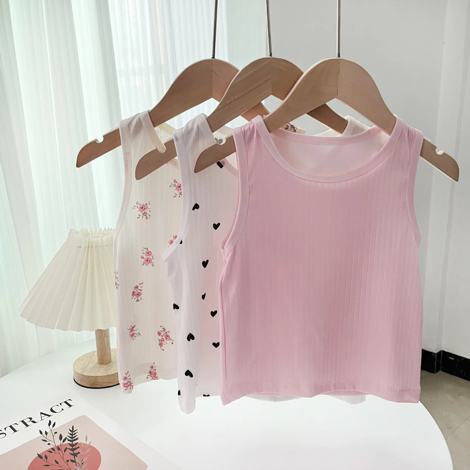 Girl's Vest Lightweight and Breathable Base Top Cute and Sweet Printed Children's Outerwear Vest Soft and Comfortable Vest