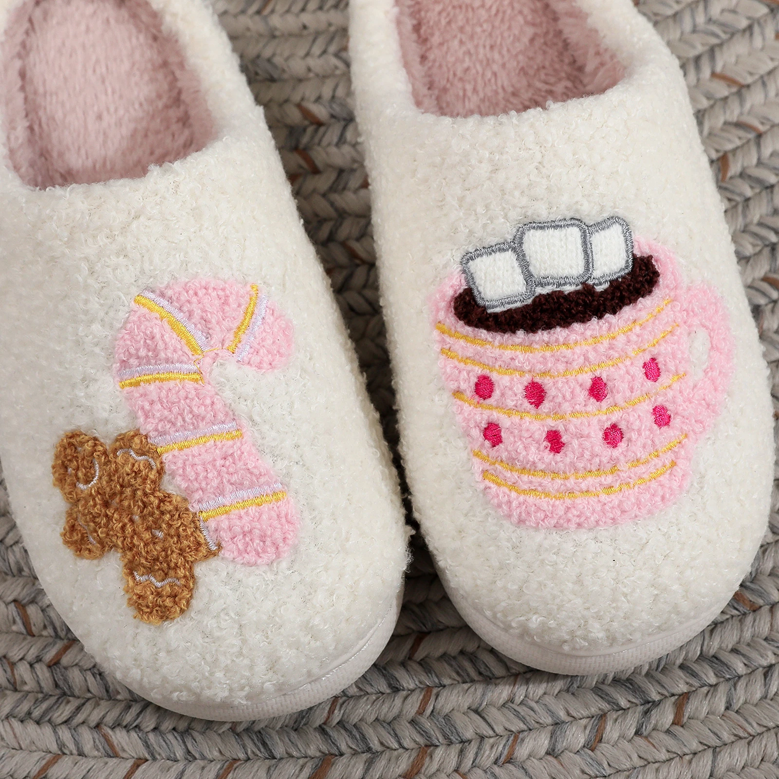 

Unisex Christmas Slippers Cotton Home Slippers Cute Fuzzy Warm Slip On Slippers for Bedroom Living Room Garden Yard