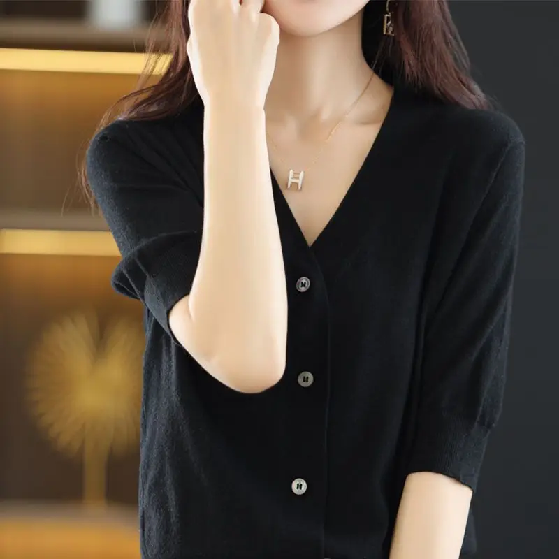 ملابس النساء أزياء الصيف الكورية عارضة زر بلون الخامس الرقبة نصف كم الإناث كل مباراة تظهر رقيقة الحياكة أعلى المحملة