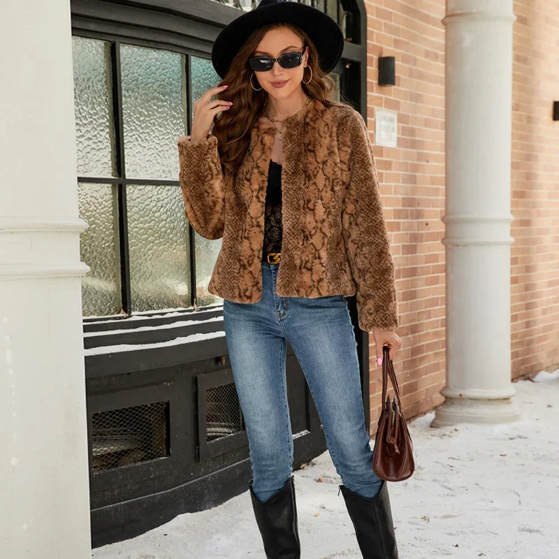 Tiger Stripes Faux Fur Jacket Short Women Winter Fluffy Coat Pocket Streetwear Artificial Plush Fur Jacket New Furry Overcoat