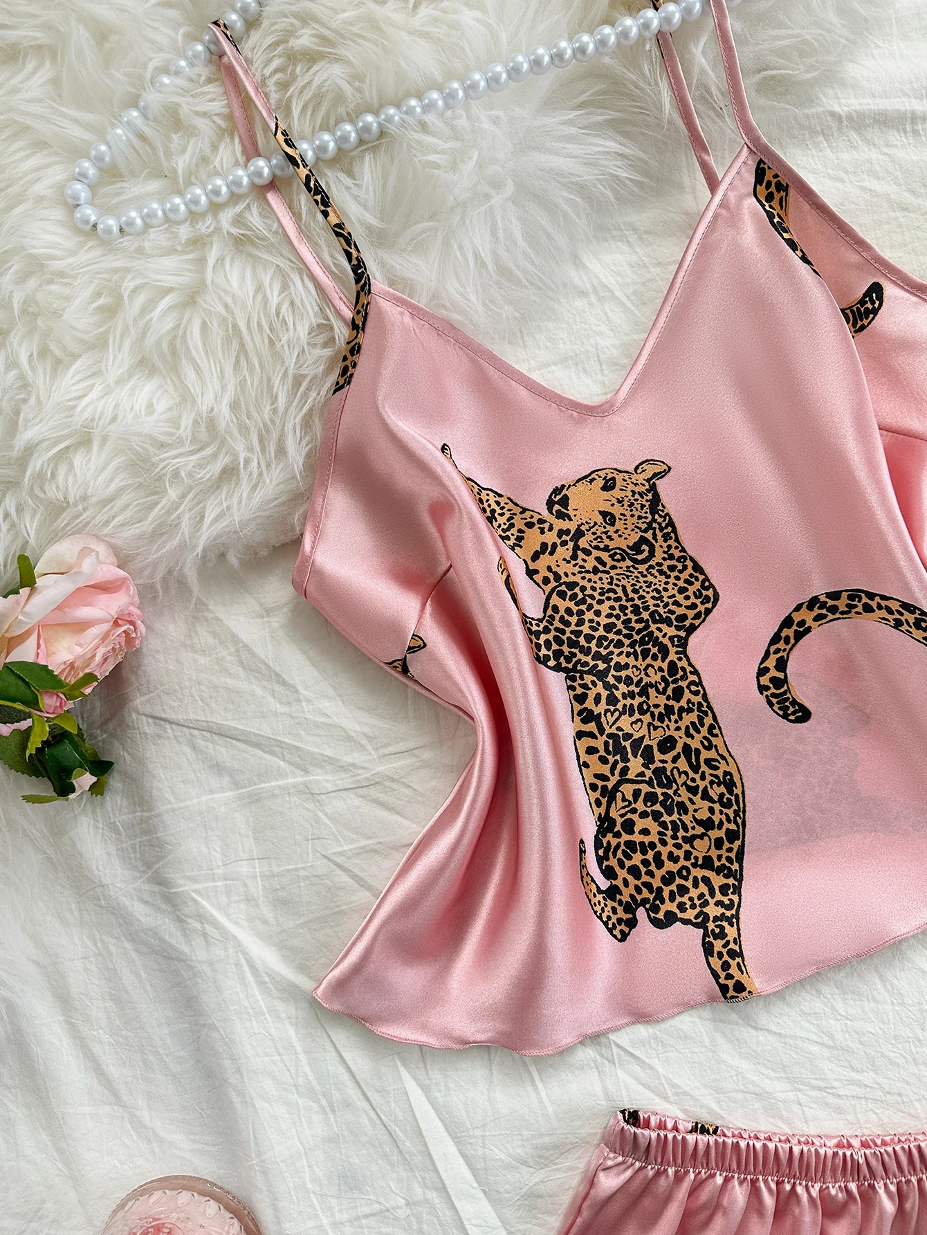 Zweiteiliges Pyjama-Set für Damen, Leopardenmuster, Rüschen, Cami-Oberteil mit Shorts, Nachtwäsche, Loungewear – Detail 4