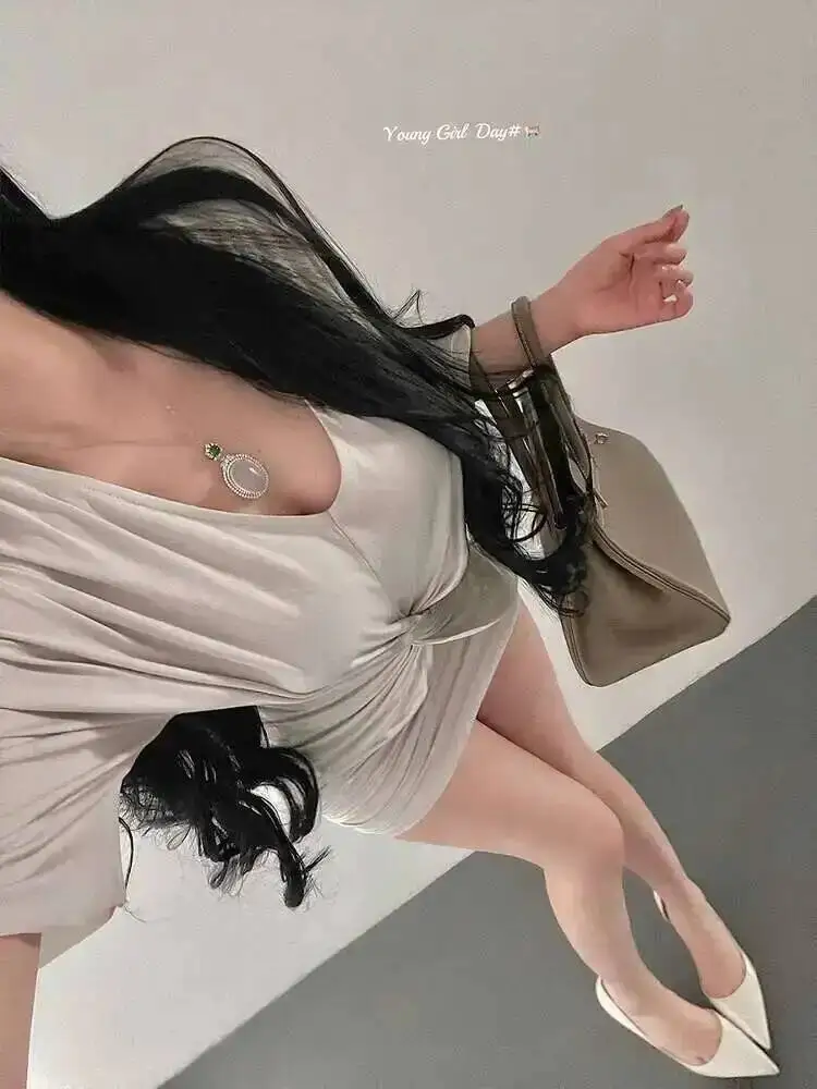 Pure Desire Sexy V-neck Twisted Wrinkle Waist Pack Hip Dress Elegant Short Skirt V Neck T Shirt Dresses ZP61