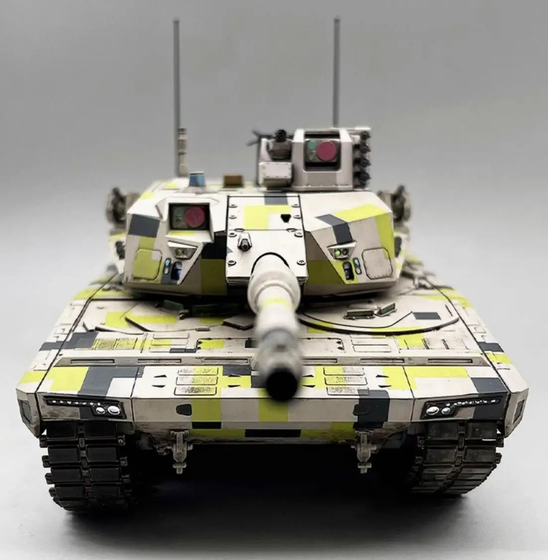 アミュージング 35A065 1/35 KF51U パンター 第 4 世代主力戦車 組み立てモデル