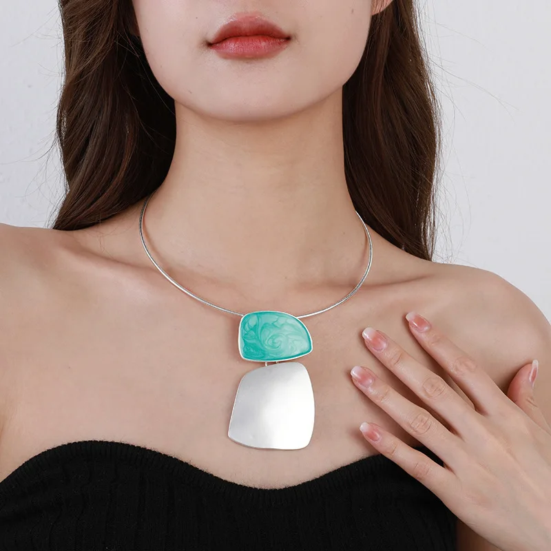 

new necklace, European and American versatile fashion metal high-end geometric simple women's collar jewel