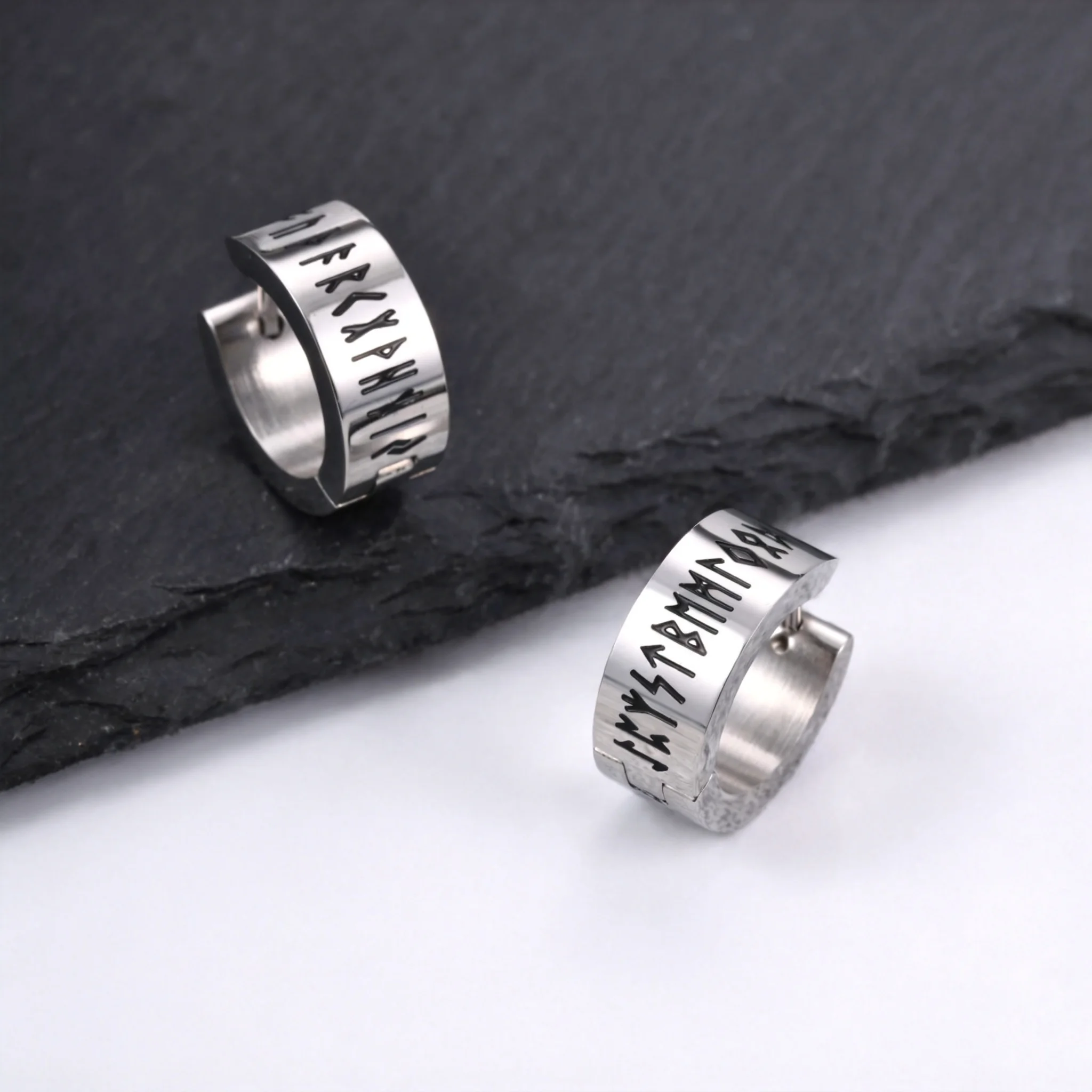 Punk Viking Rune Clip-Ohrringe für Männer, Edelstahl Ohrringe ohne Perforation, Vintage Klassischer Schmuck – Detail 5