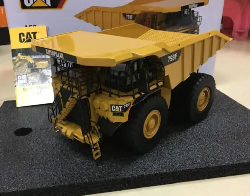 793F Mining Truck 1/50 Scale By DieCast Masters New in Box DM85273