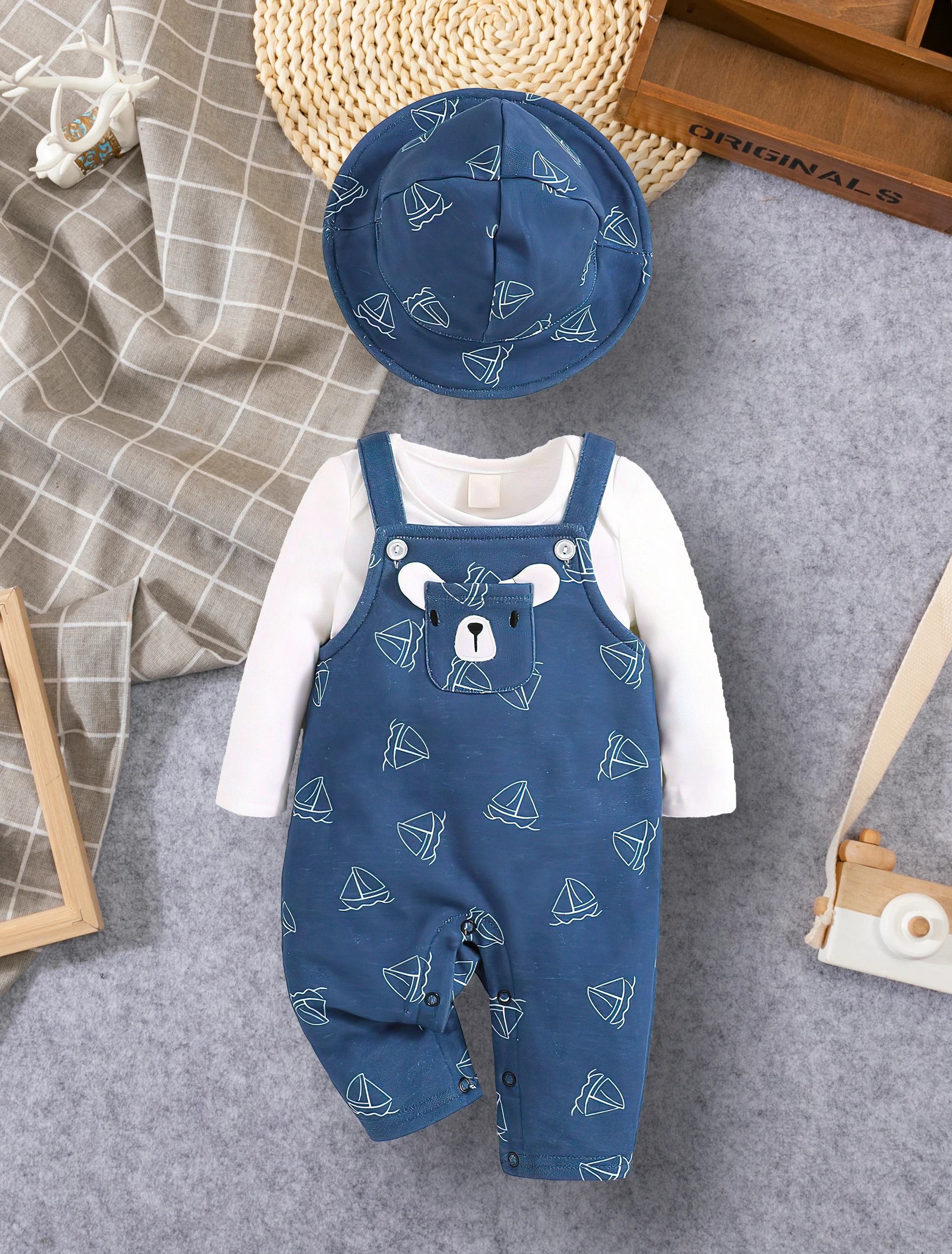 Long-sleeved hats and onesies, baby clothes, blue and cute lively style, soft skin, suitable for outdoor