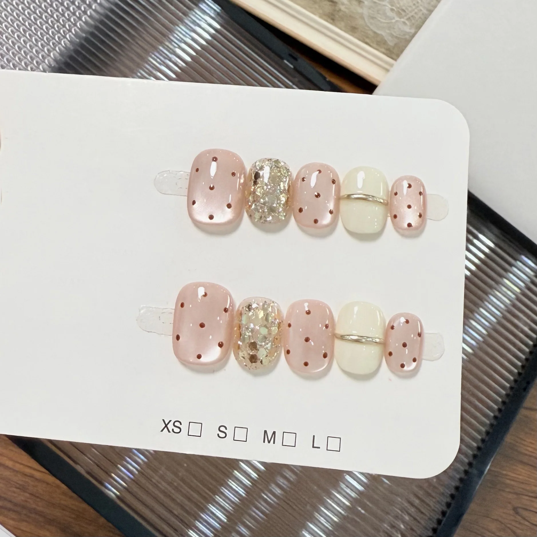 เล็บปลอมทำมือ 10 ชิ้น ประดับผงทอง ลายตาแมว ลูกปัดแก้ว ปิดเต็มเล็บ สำหรับผู้หญิงและเด็กผู้หญิง ถอดออกได้ สวมใส่ได้