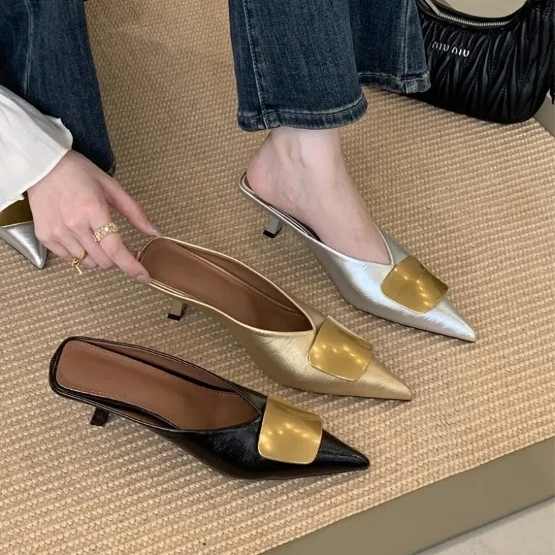 Damen-Pantoletten mit dünnem Absatz, spitzer Zehenpartie, zum Überziehen, für den Außenbereich, mit Metallschnalle, eleganter Stil, koreanische Version – Detail 1