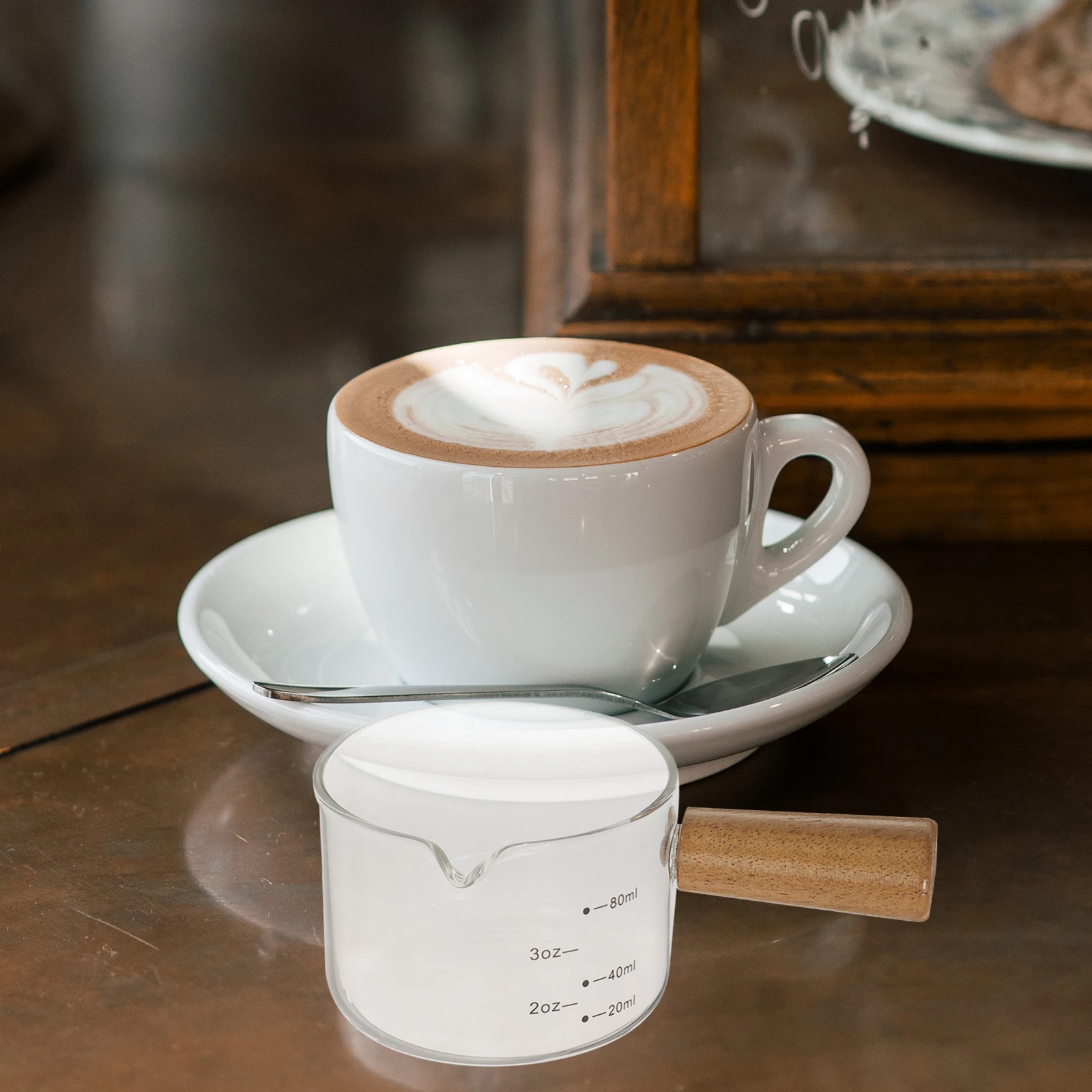 

1pcs Small Milk Jug With Wooden Handle Glass Measuring Cup For Espresso Coffee Frothing Transparent Pitcher Mini Creamer