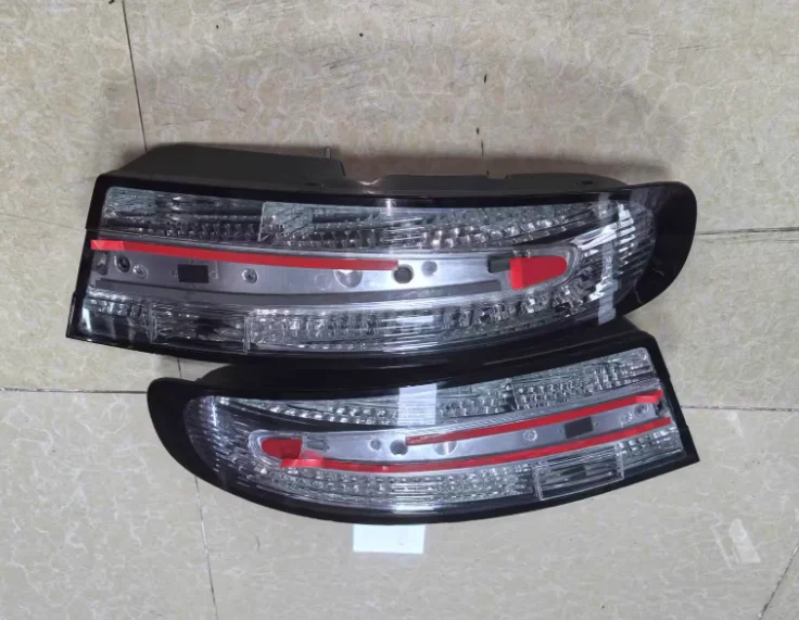 المصنع الأصلي أضواء خلفية LED لأستون مارتن DB9 DBS DB11 V8 فانتاج نماذج أستون-مارتن-فانتاج-طقم الجسم أستون مارتن Dbx
