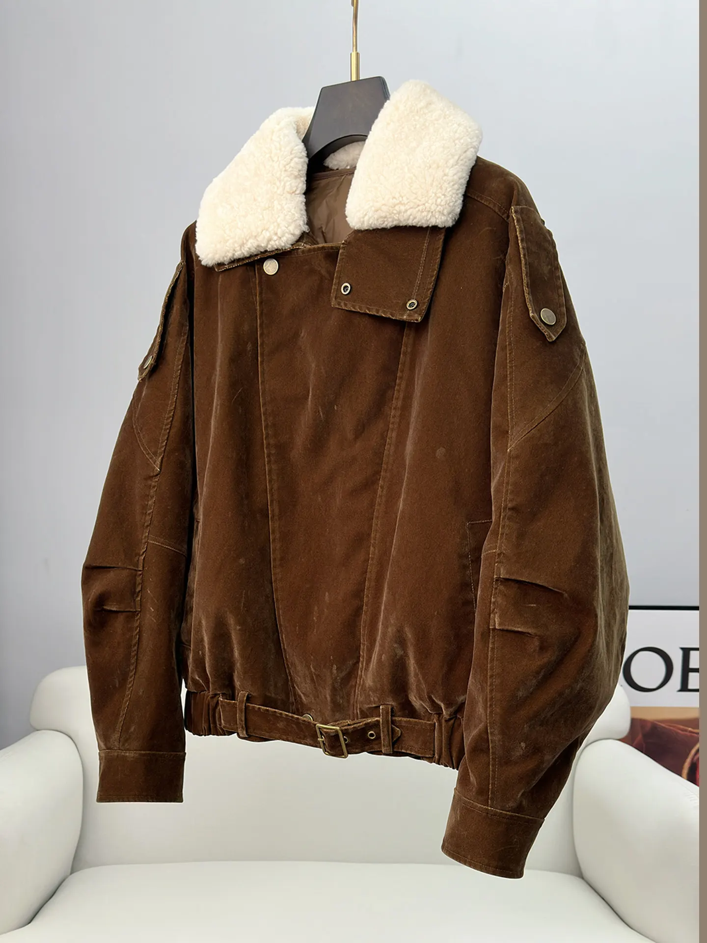 معطف Urban Tour Retro ذو ياقة صوف من قماش الدنيم المتدفقة على طراز أوزة لأسفل ولأسفل معطف قصير للنساء لشتاء 2025 طراز جديد